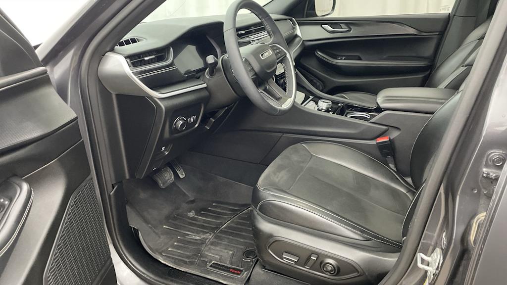 Thumbnail: 2023 Jeep Grand Cherokee - 11