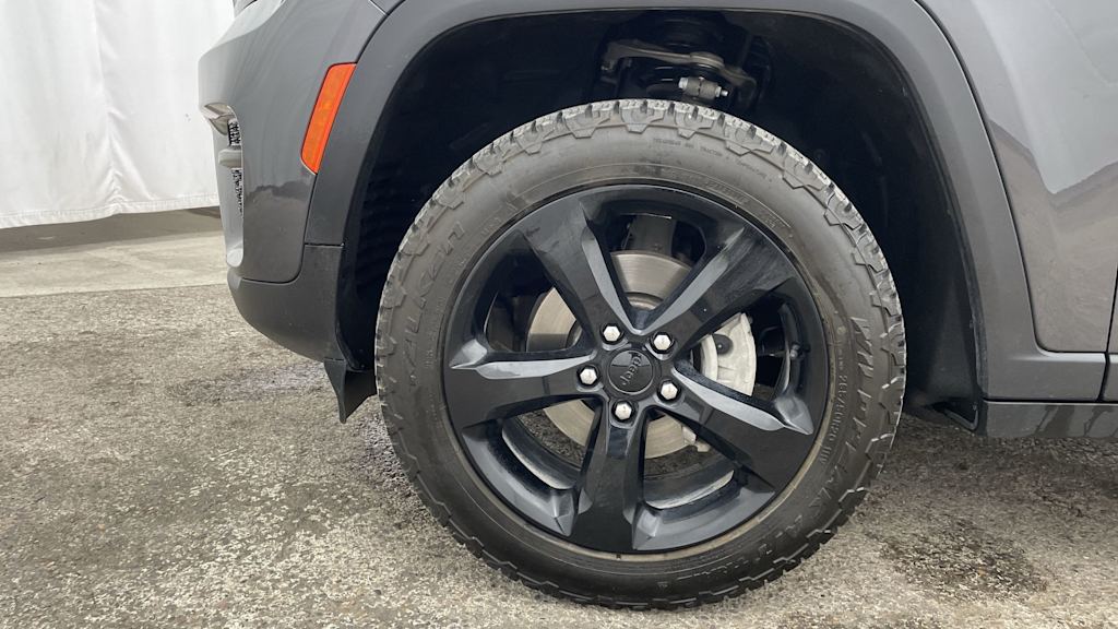 Thumbnail: 2023 Jeep Grand Cherokee - 8