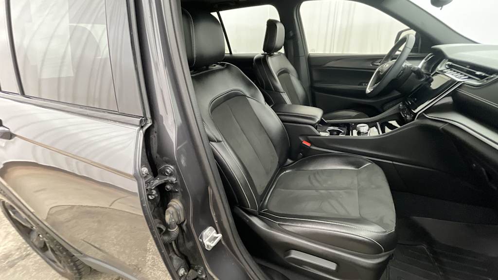 Thumbnail: 2023 Jeep Grand Cherokee - 23