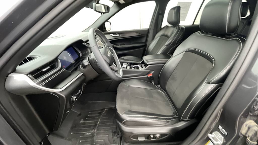 Thumbnail: 2023 Jeep Grand Cherokee - 12