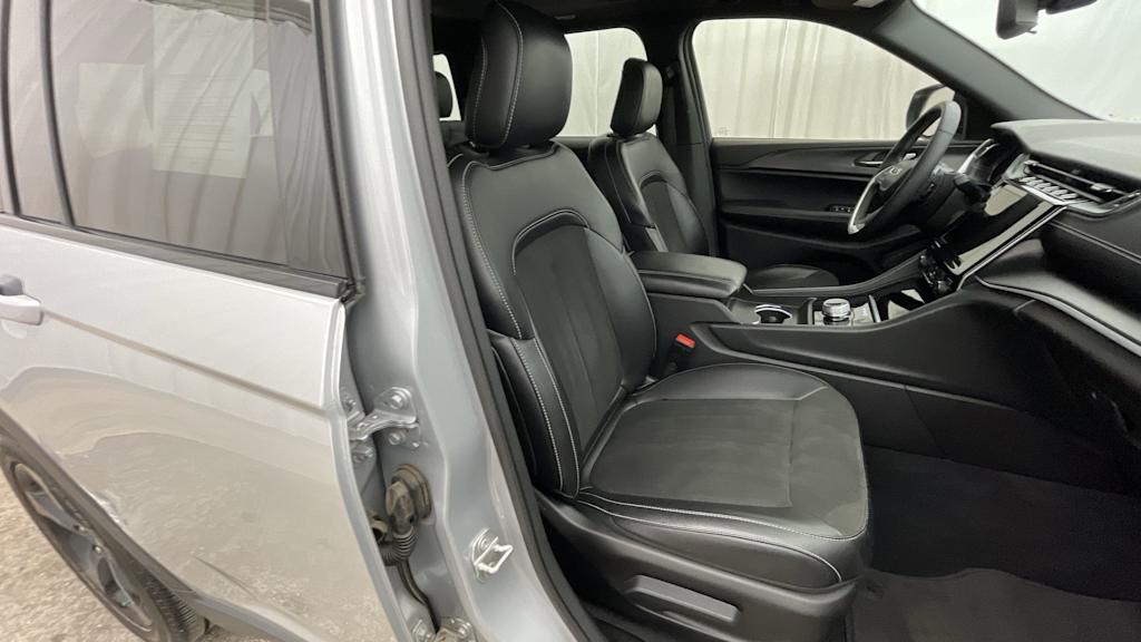 Thumbnail: 2024 Jeep Grand Cherokee - 23
