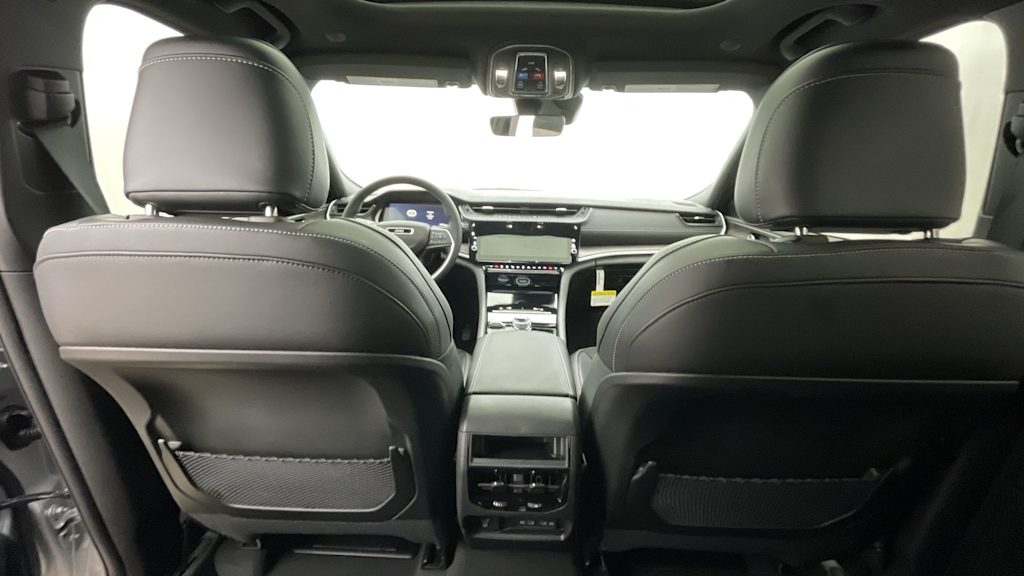 Thumbnail: 2026 Jeep Grand Cherokee - 10