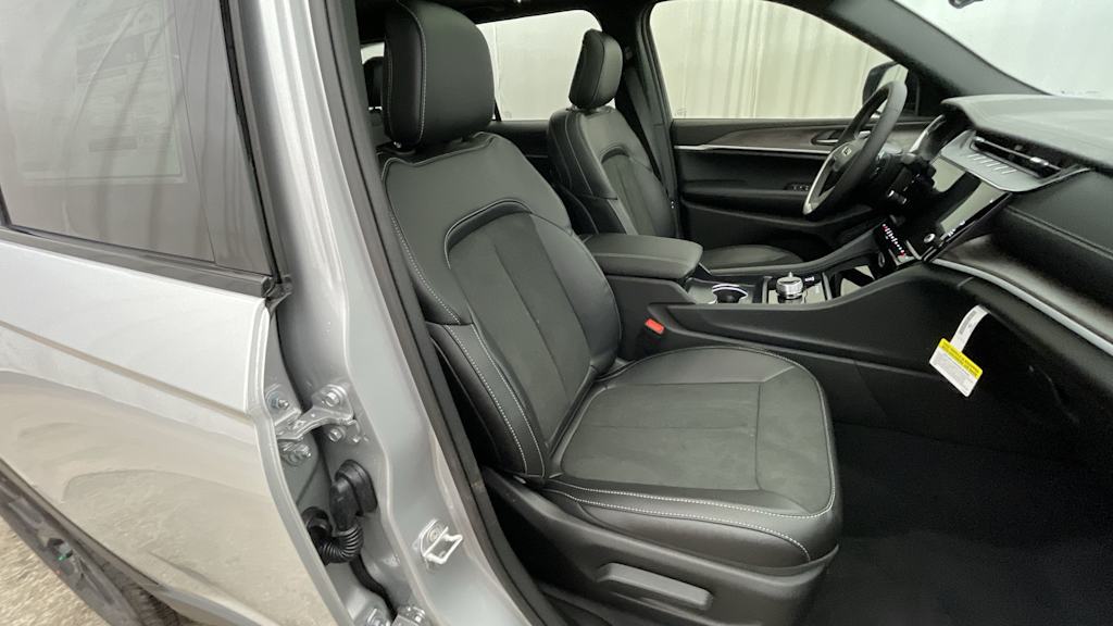 Thumbnail: 2026 Jeep Grand Cherokee - 12