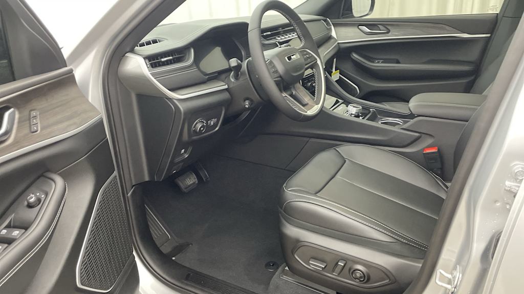 Thumbnail: 2025 Jeep Grand Cherokee - 11