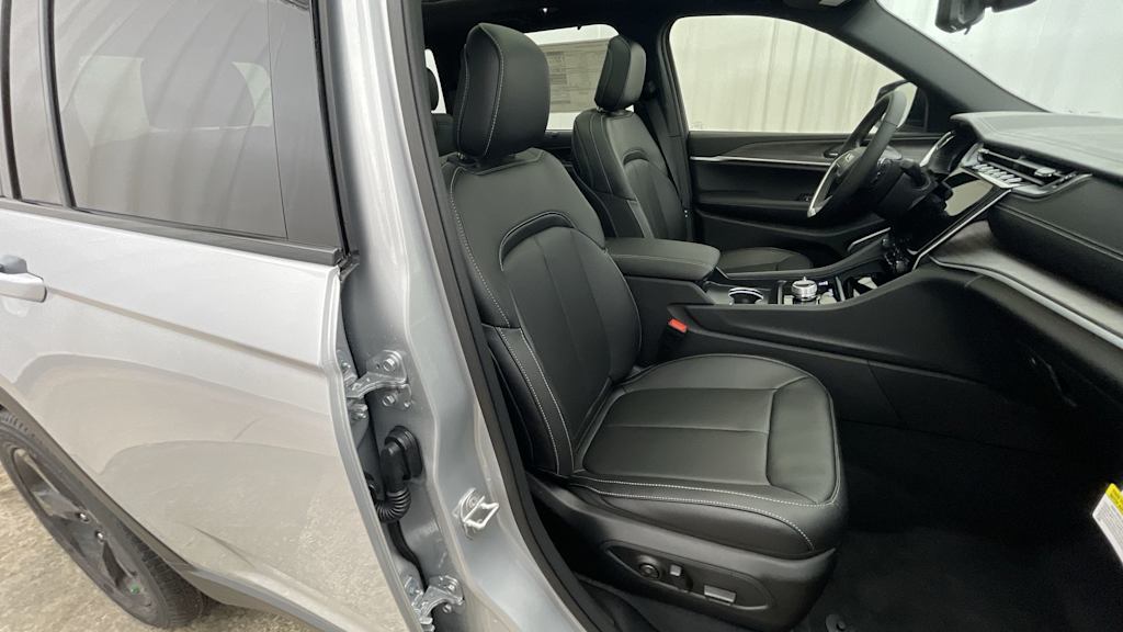 Thumbnail: 2025 Jeep Grand Cherokee - 26