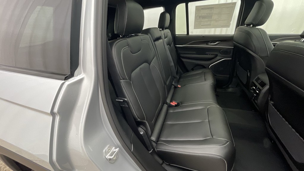 Thumbnail: 2025 Jeep Grand Cherokee - 24