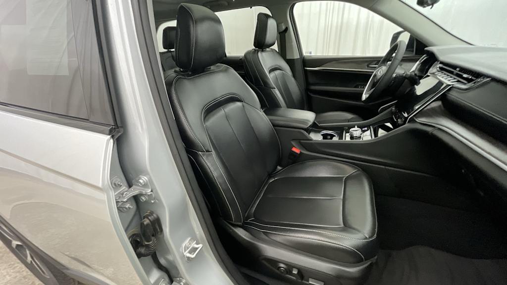 Thumbnail: 2024 Jeep Grand Cherokee - 25