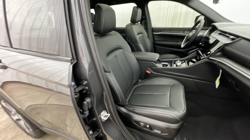 Thumbnail: 2026 Jeep Grand Cherokee - 25