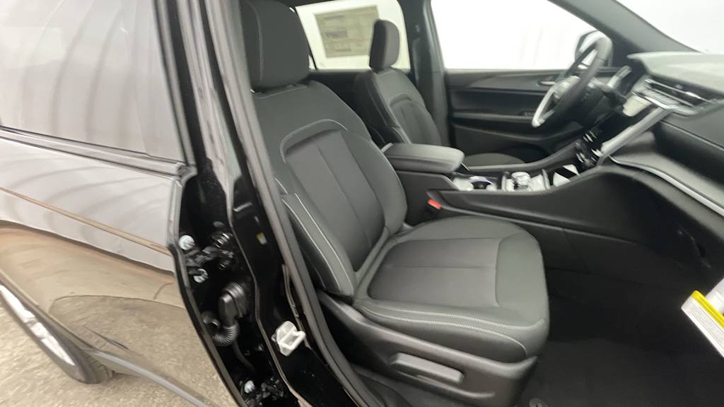 Thumbnail: 2026 Jeep Grand Cherokee L - 24