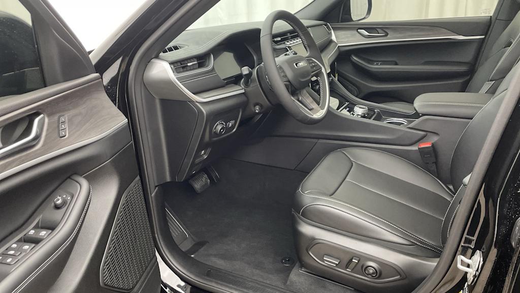 Thumbnail: 2025 Jeep Grand Cherokee L - 10