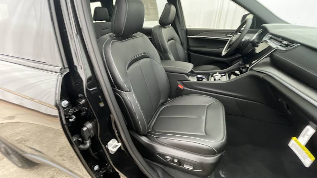 Thumbnail: 2025 Jeep Grand Cherokee L - 26