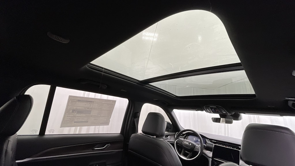 Thumbnail: 2025 Jeep Grand Cherokee L - 25