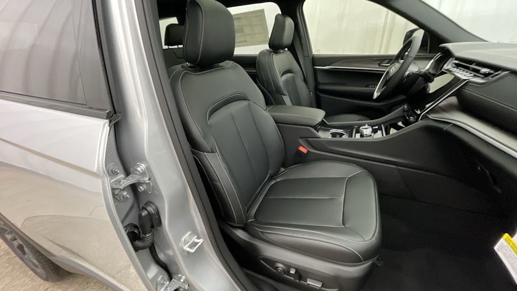 Thumbnail: 2025 Jeep Grand Cherokee L - 26