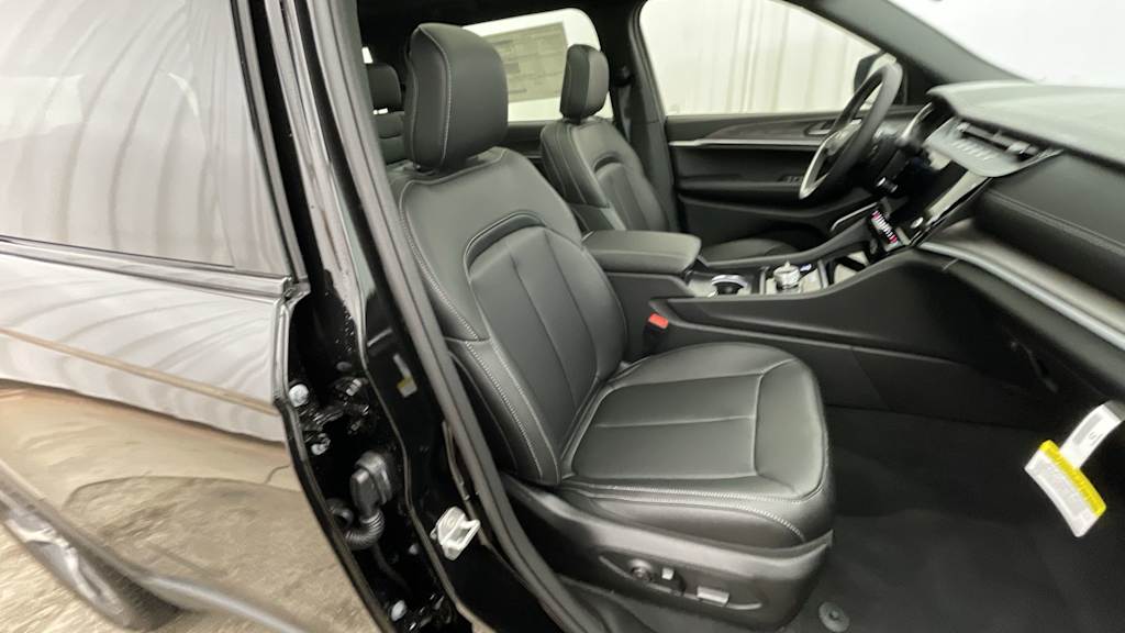 Thumbnail: 2026 Jeep Grand Cherokee L - 26