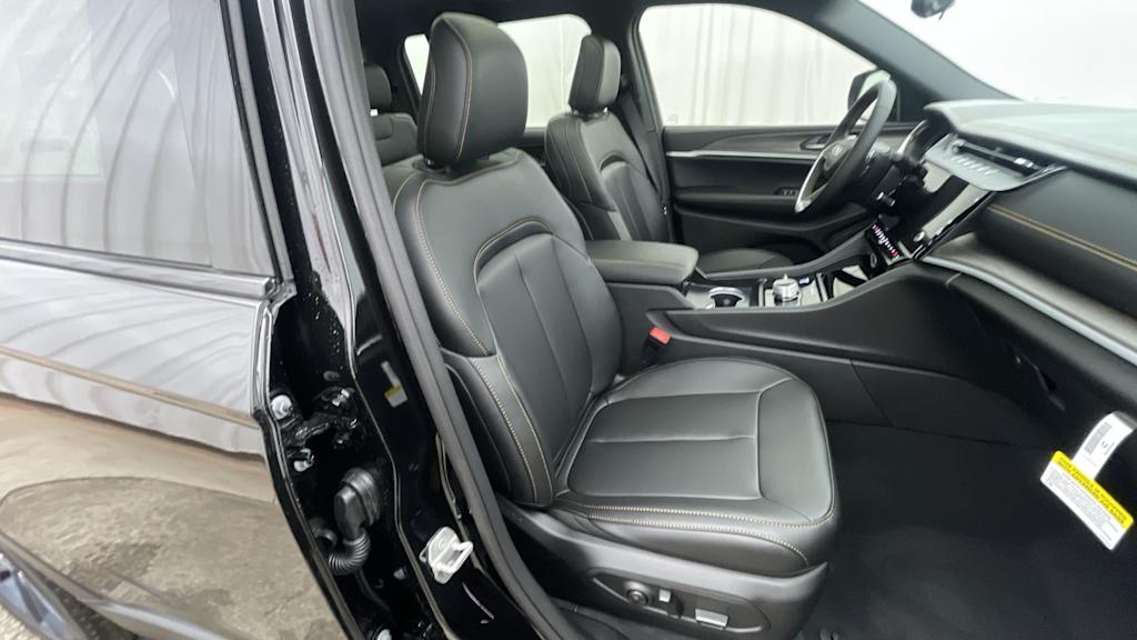 Thumbnail: 2026 Jeep Grand Cherokee L - 26