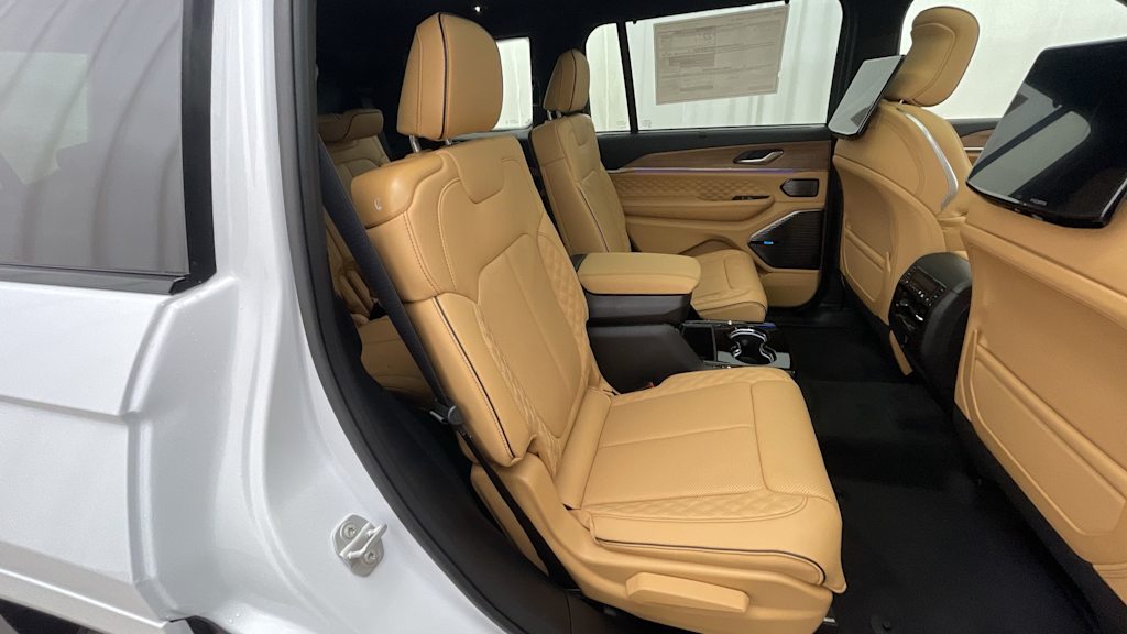 Thumbnail: 2026 Jeep Grand Cherokee L - 23