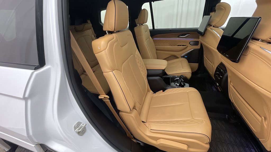 Thumbnail: 2024 Jeep Grand Cherokee L - 22