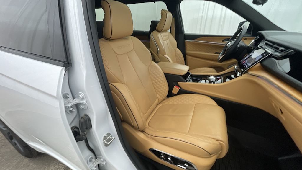 Thumbnail: 2024 Jeep Grand Cherokee L - 25