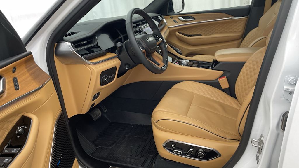 Thumbnail: 2024 Jeep Grand Cherokee L - 10