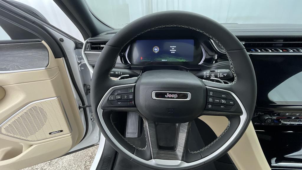 Thumbnail: 2022 Jeep Grand Cherokee - 9