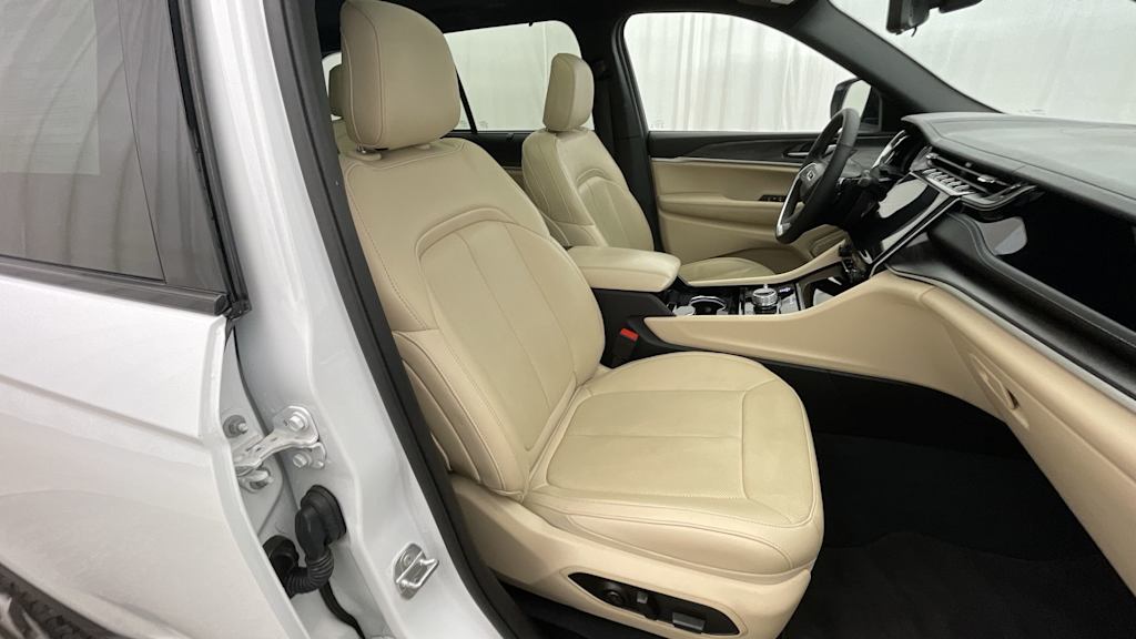 Thumbnail: 2022 Jeep Grand Cherokee - 25