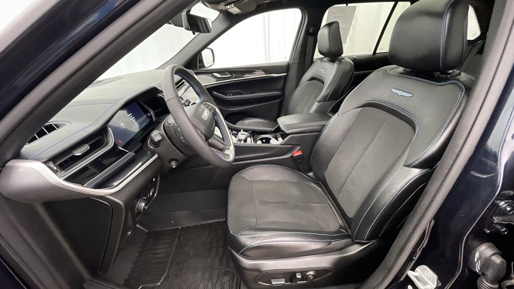 Thumbnail: 2023 Jeep Grand Cherokee - 11