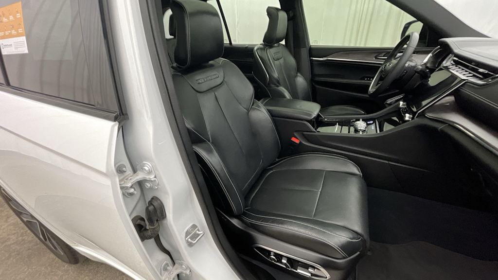 Thumbnail: 2023 Jeep Grand Cherokee - 25