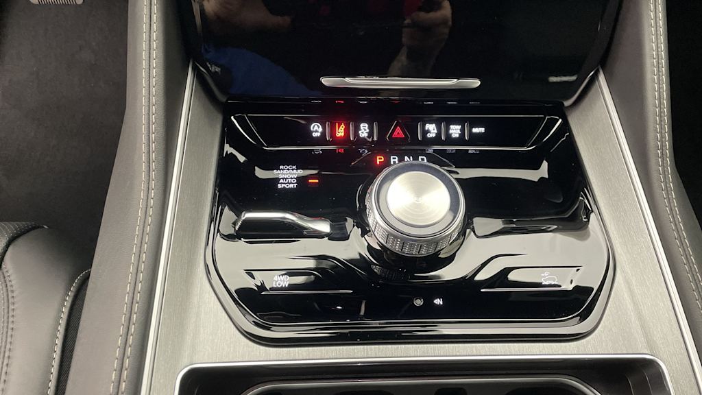 Thumbnail: 2025 Jeep Wagoneer - 31