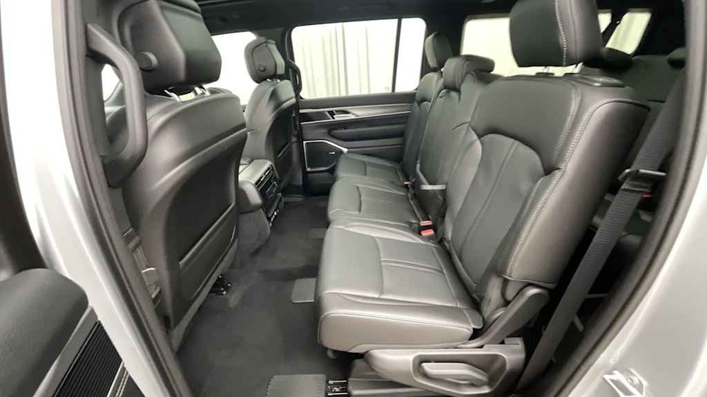 Thumbnail: 2025 Jeep Wagoneer - 11