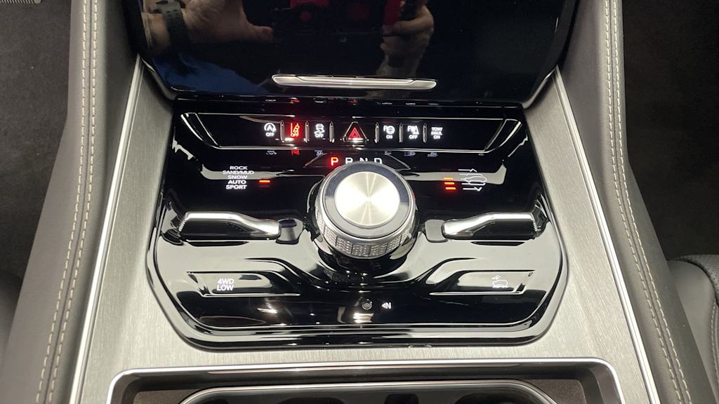 Thumbnail: 2025 Jeep Wagoneer - 33