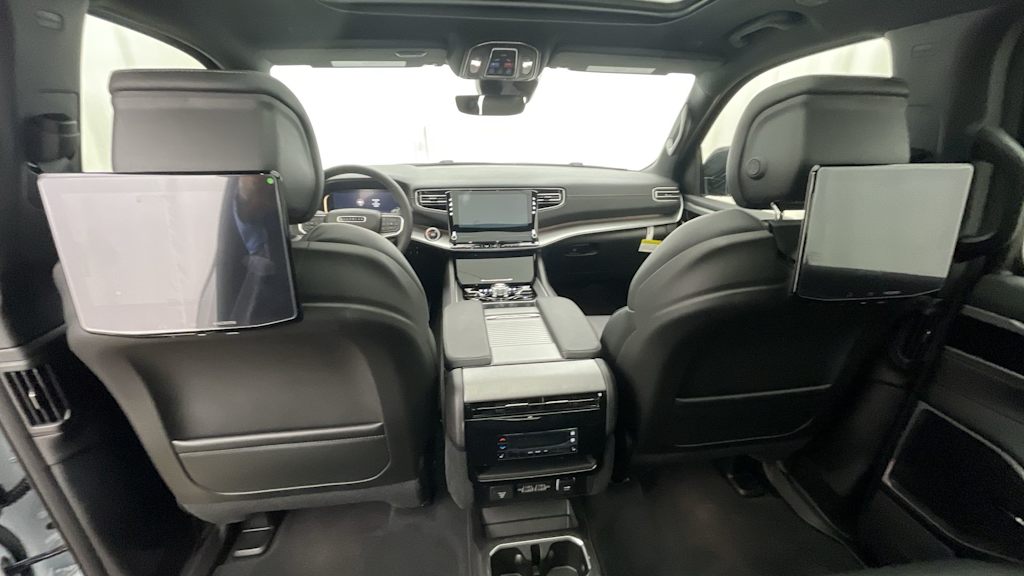 Thumbnail: 2025 Jeep Wagoneer - 9