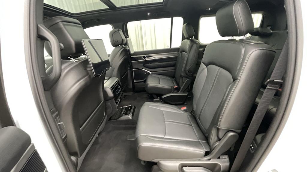 Thumbnail: 2025 Jeep Wagoneer - 12