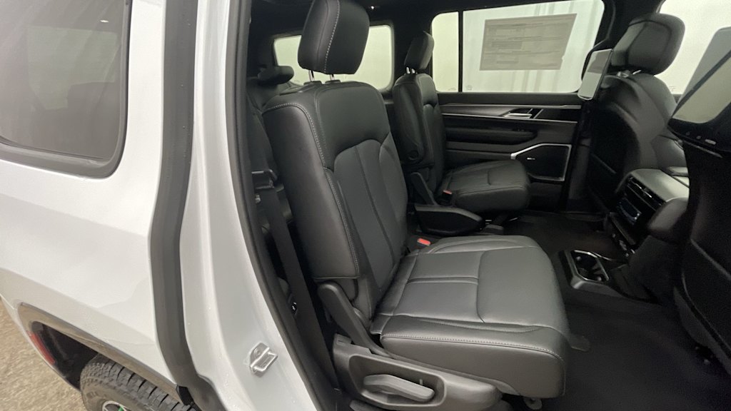 Thumbnail: 2025 Jeep Wagoneer - 23