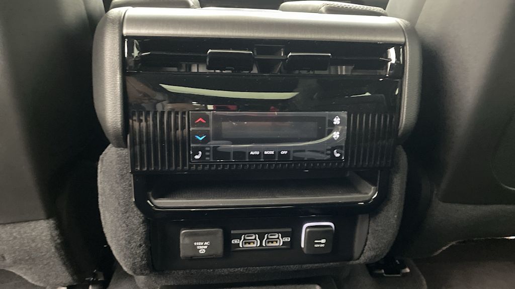 Thumbnail: 2025 Jeep Wagoneer - 36