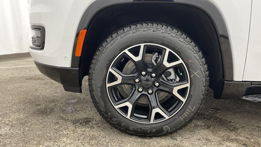 Thumbnail: 2025 Jeep Wagoneer - 7