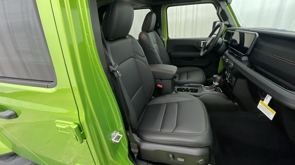 Thumbnail: 2025 Jeep Gladiator - 21