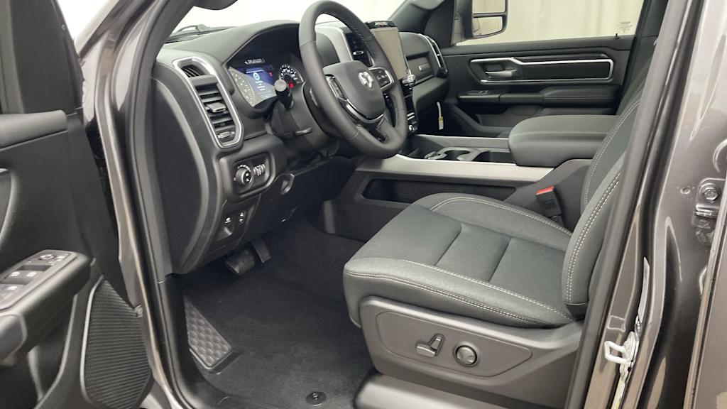 Thumbnail: 2026 RAM 1500 - 10