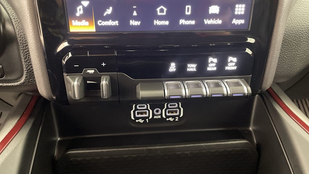 Thumbnail: 2024 RAM 1500 - 32