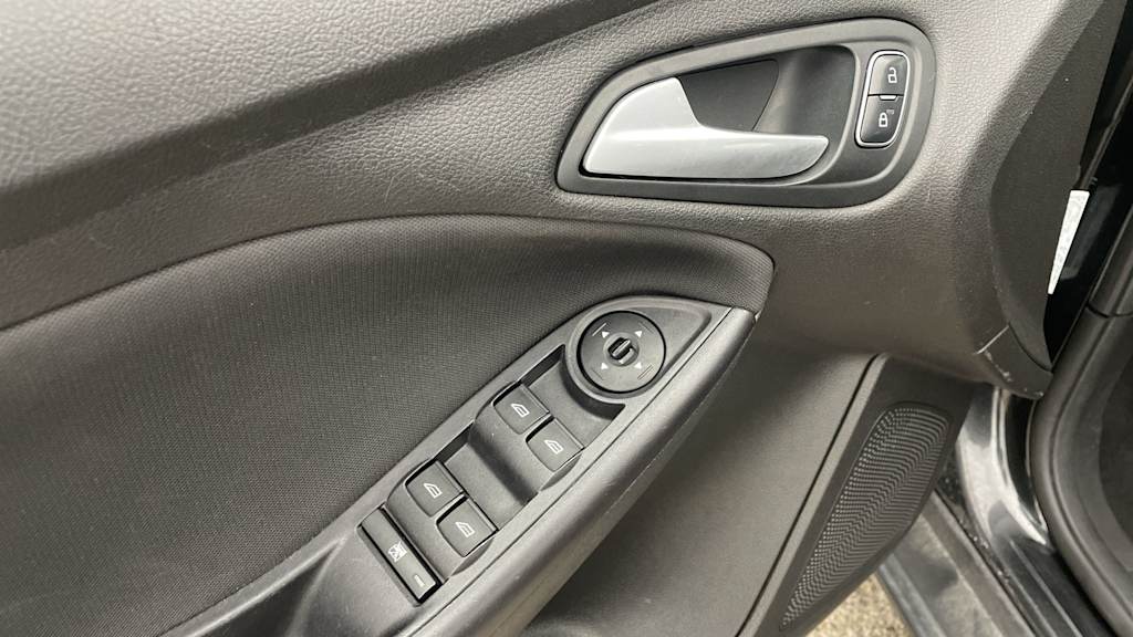 Thumbnail: 2015 Ford Focus - 19