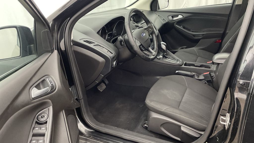 Thumbnail: 2015 Ford Focus - 10