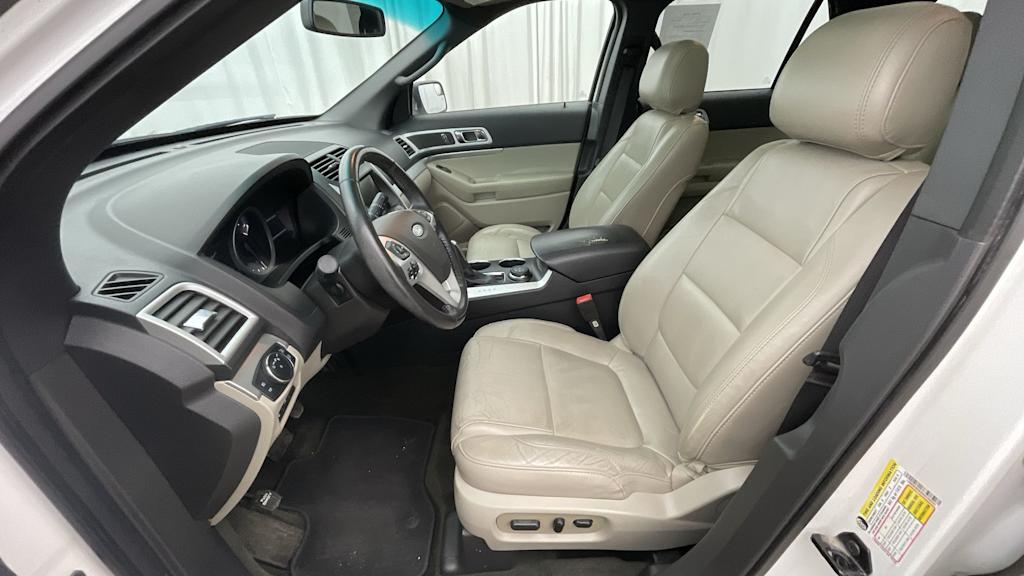 Thumbnail: 2013 Ford Explorer - 11