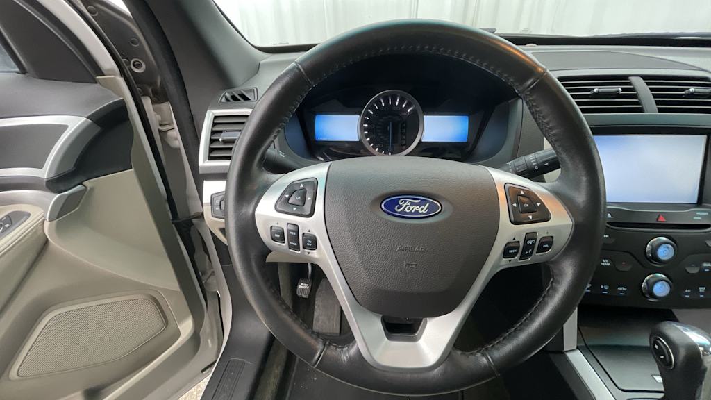 Thumbnail: 2013 Ford Explorer - 9