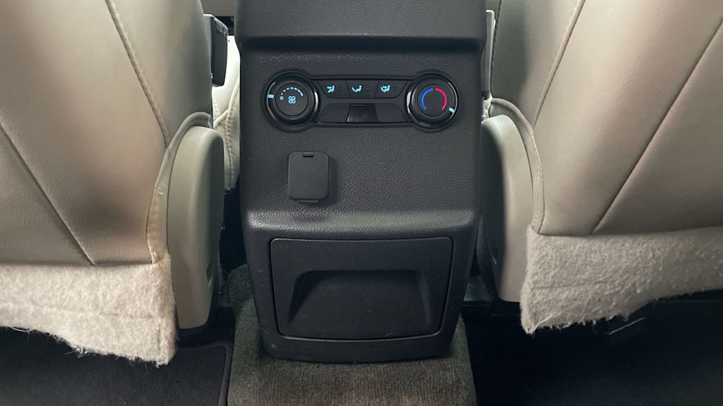 Thumbnail: 2013 Ford Explorer - 34