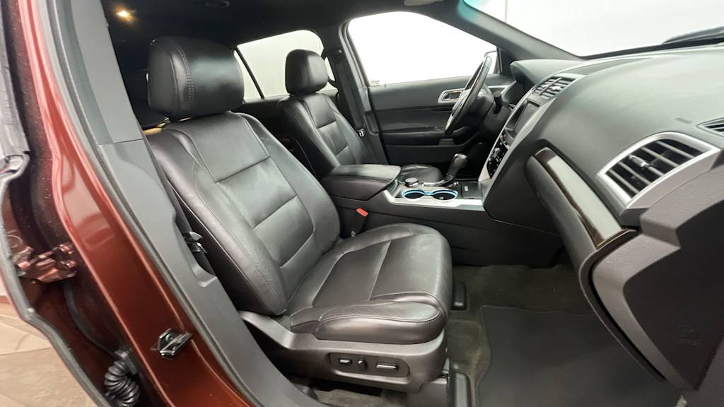 Thumbnail: 2015 Ford Explorer - 26
