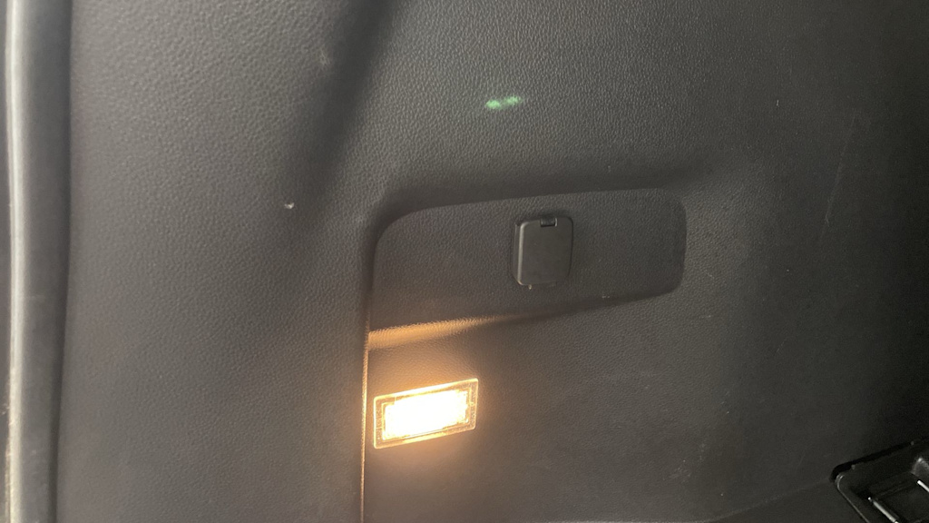 Thumbnail: 2015 Ford Explorer - 32