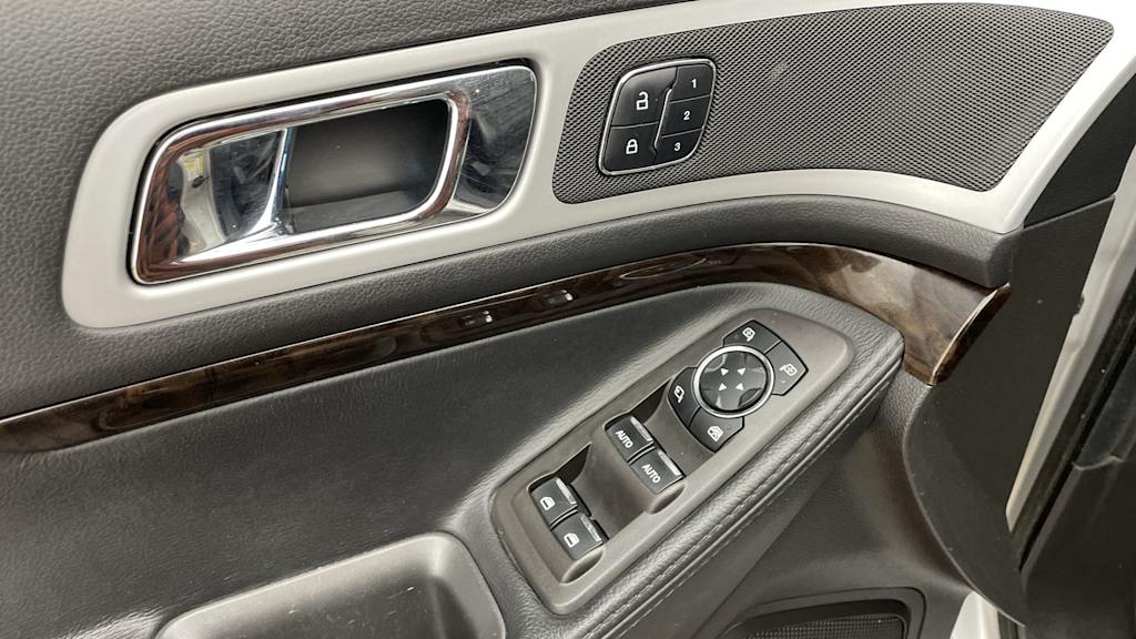 Thumbnail: 2015 Ford Explorer - 20