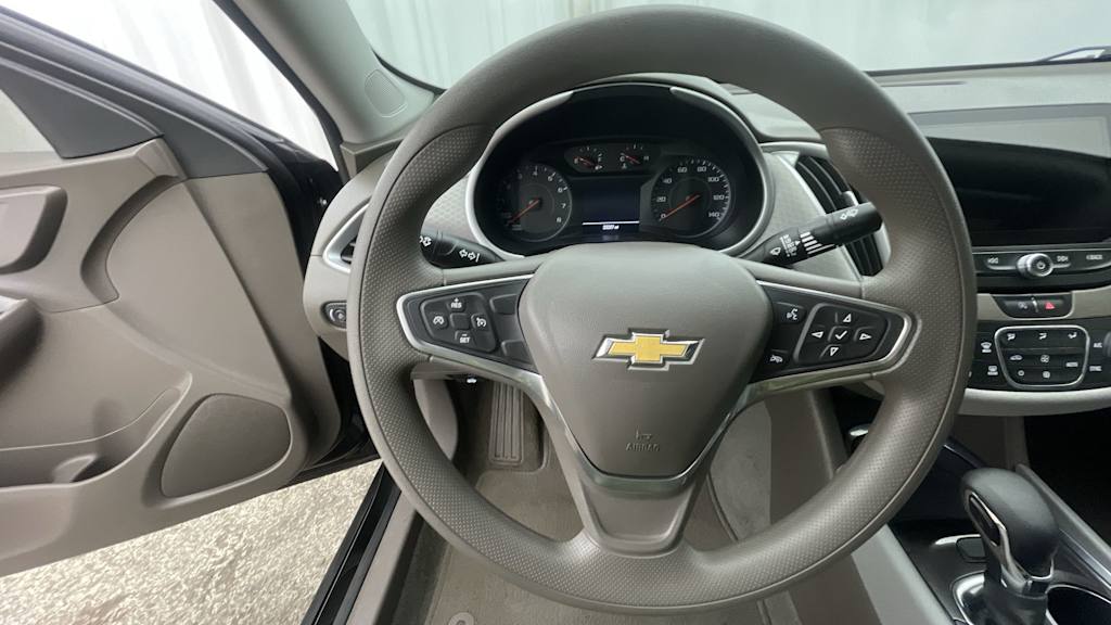 Thumbnail: 2022 Chevrolet Malibu - 9