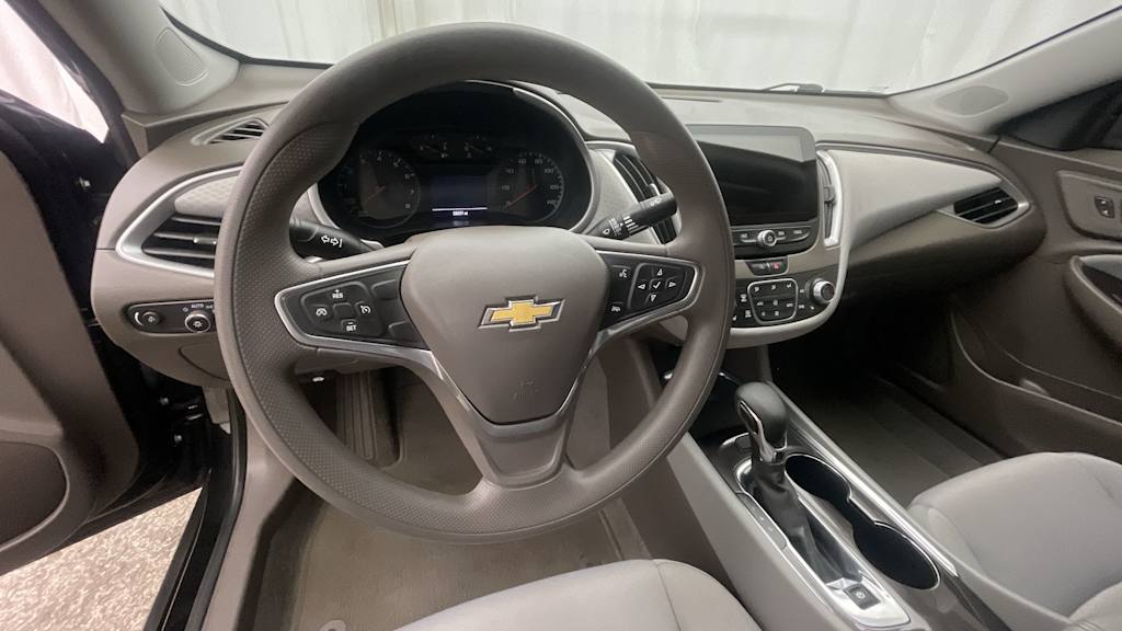 Thumbnail: 2022 Chevrolet Malibu - 2