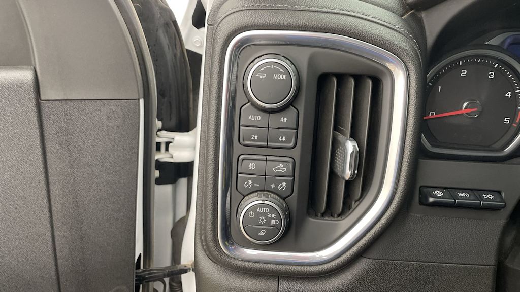 Thumbnail: 2022 Chevrolet Silverado 3500 - 33