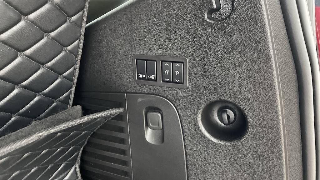 Thumbnail: 2019 Chevrolet Tahoe - 36